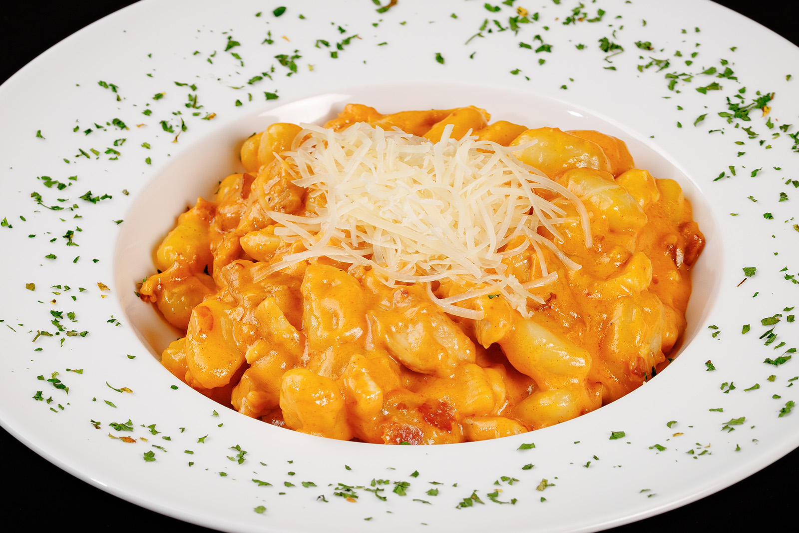 Cheddaros, baconos gnocchi csirkemellfalatokkal
