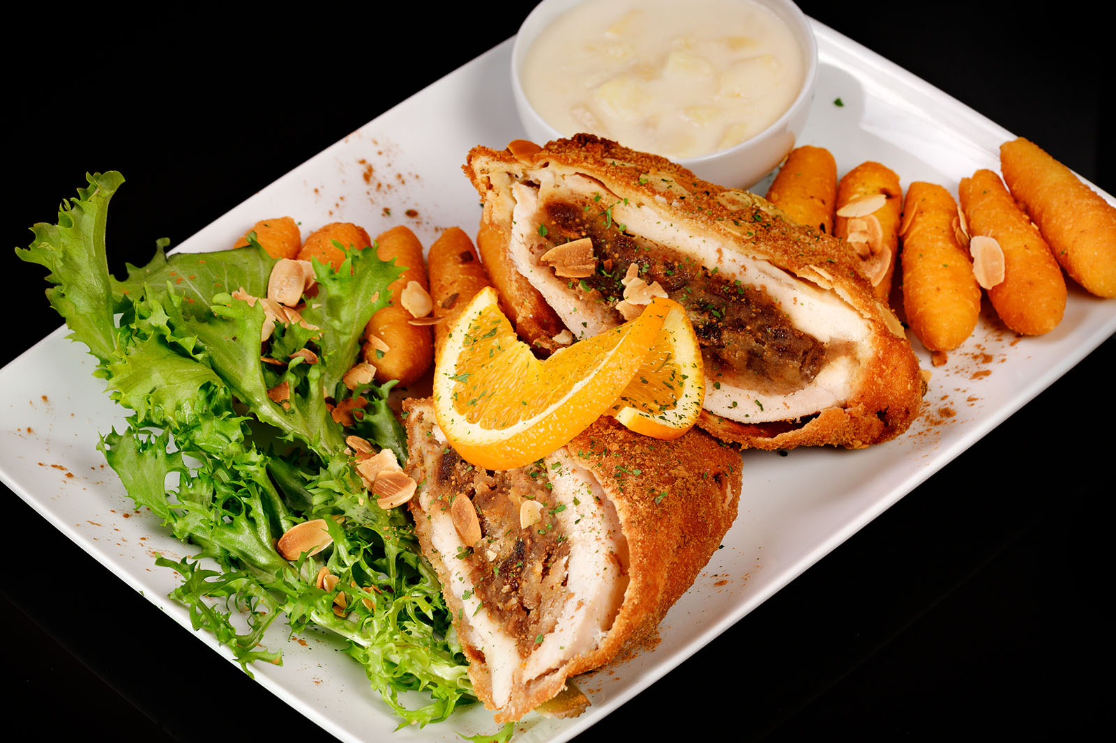 Gesztenyével és aszalt fügével töltött csirkemell tobozkrokettel és almaraguval