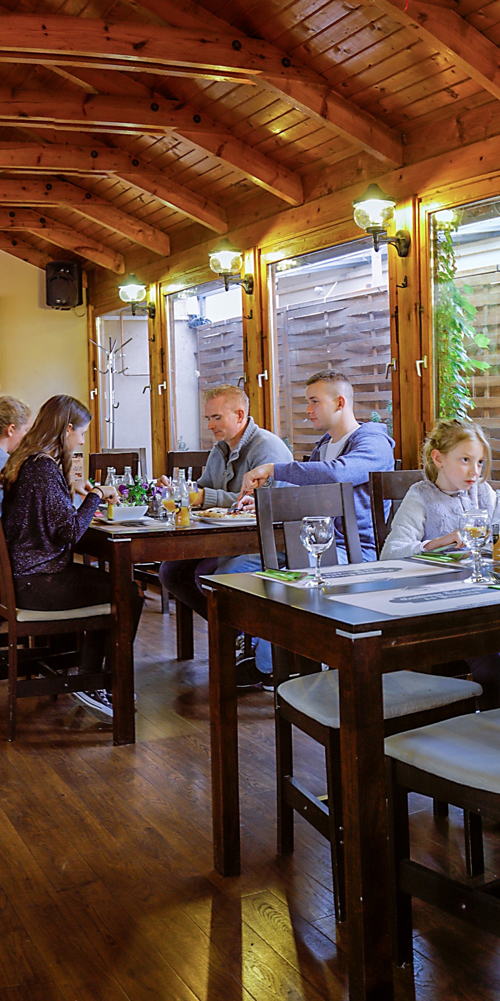 Ünnepeljen családjával otthonában! Töltsön romantikus órákat Kedvesével a Gulliver Étterem ételei társaságában!